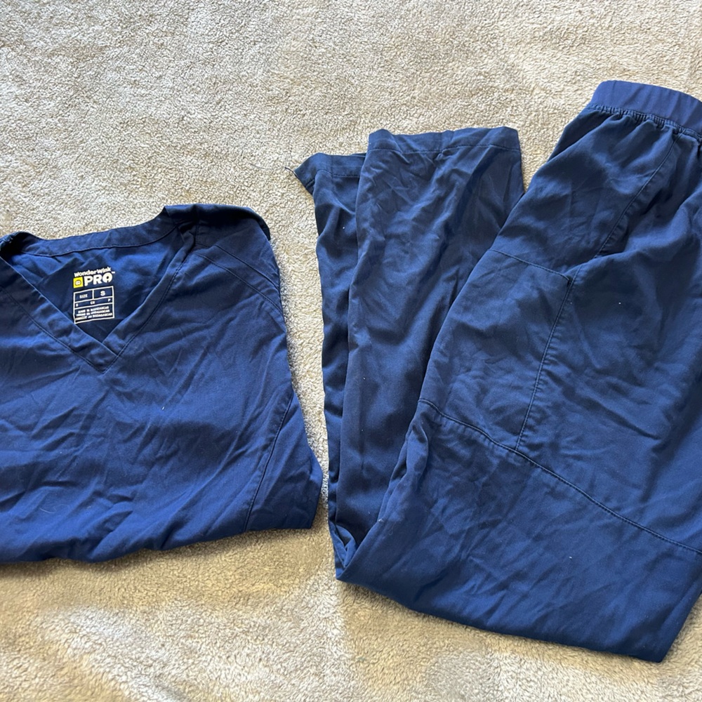Wonder wink scrubs